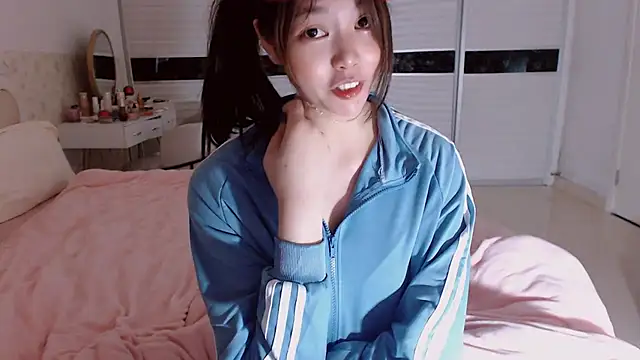 -Lucky Girl online show from May 4, 2026, 2:31 pm