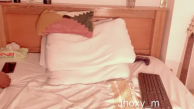 Snapshot of Jhoxy_M chatting on February 23, 2025, 8:06 am Jhoxy M online show from February 23, 2025, 8:06 am