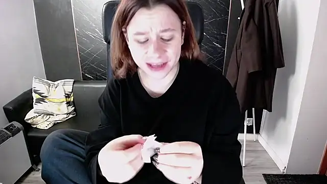 Snapshot of littleviki7 chatting on November 17, 2025, 7:45 am littleviki7 online show from November 17, 2025, 7:45 am