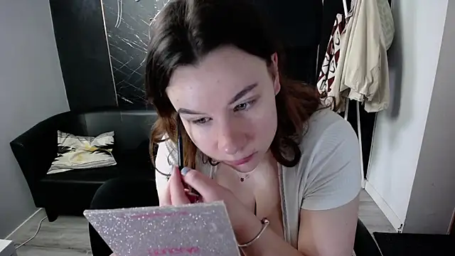 littleviki7 online show from May 12, 2026, 5:04 am