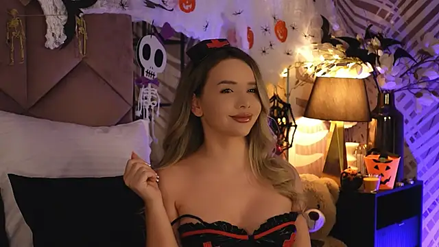 Snapshot of KatyaBelle chatting on October 29, 2025, 8:41 pm KatyaBelle online show from October 29, 2025, 8:41 pm