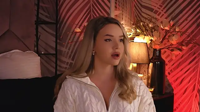 Snapshot of KatyaBelle chatting on November 22, 2025, 8:18 pm KatyaBelle online show from November 22, 2025, 8:18 pm