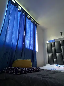 emmyjhonson07 online show from October 16, 2025, 1:19 pm