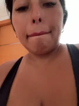 emmyjhonson07 online show from November 10, 2025, 3:06 pm