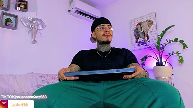JordanSmiith  online show from May 5, 2026, 10:02 pm