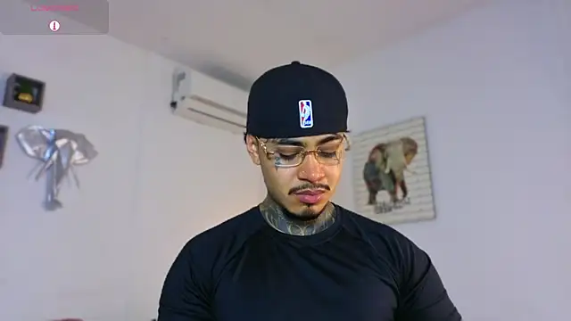 JordanSmiith  online show from December 22, 2025, 9:04 pm