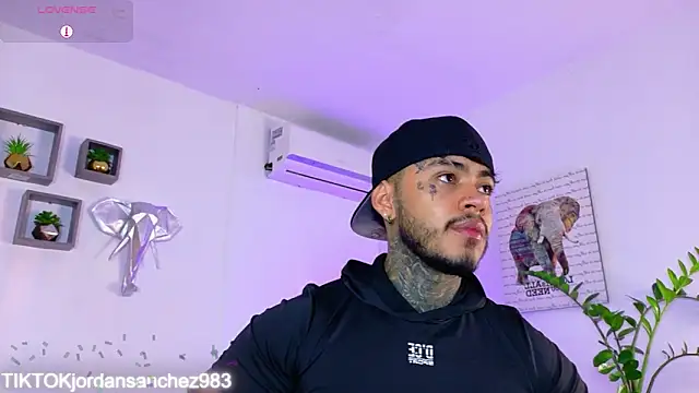 Snapshot of JordanSmiith_ chatting on February 14, 2026, 8:42 pm JordanSmiith online show from February 14, 2026, 8:42 pm