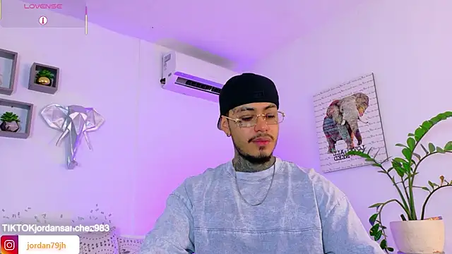 Snapshot of JordanSmiith_ chatting on June 10, 2026, 8:43 pm JordanSmiith online show from June 10, 2026, 8:43 pm