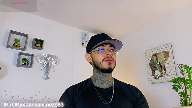 Snapshot of JordanSmiith_ chatting on February 19, 2026, 7:55 pm JordanSmiith online show from February 19, 2026, 7:55 pm