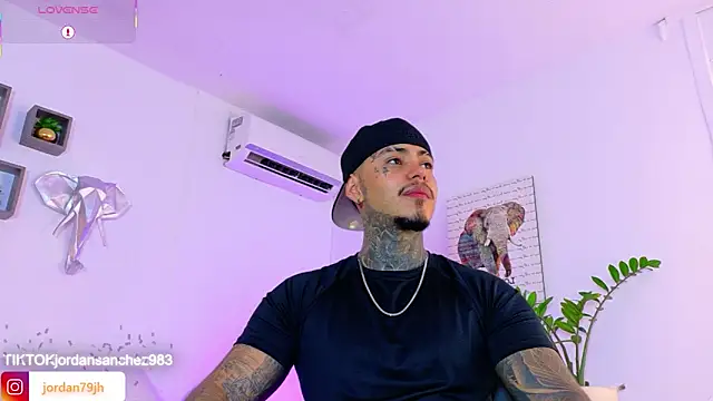 Snapshot of JordanSmiith_ chatting on May 25, 2026, 8:51 pm JordanSmiith online show from May 25, 2026, 8:51 pm
