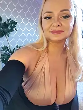 Snapshot of GjuliaX chatting on March 20, 2025, 5:57 am GjuliaX online show from March 20, 2025, 5:57 am