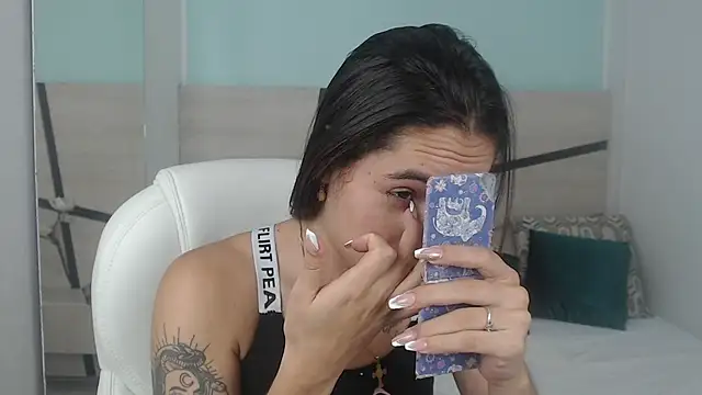 heidy hoiss online show from March 4, 2025, 2:17 am