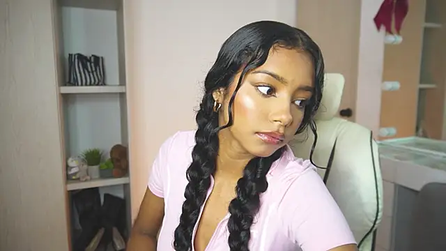 Snapshot of forever__young chatting on October 20, 2025, 11:49 pm forever young online show from October 20, 2025, 11:49 pm