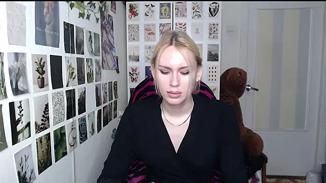 Snapshot of CapriScorpion chatting on June 23, 2026, 12:03 pm CapriScorpion online show from June 23, 2026, 12:03 pm