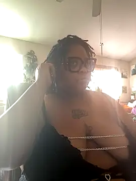 kweenxkarma online show from September 25, 2025, 8:37 pm