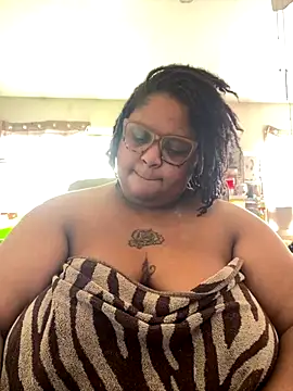 kweenxkarma online show from October 6, 2025, 10:10 pm