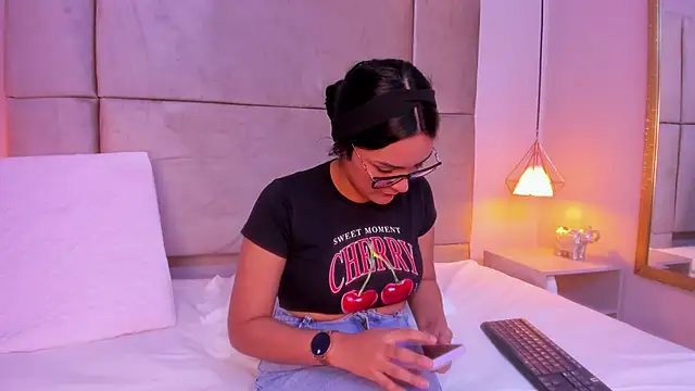 Snapshot of sofiajons_ chatting on March 11, 2025, 7:58 pm sofiajons online show from March 11, 2025, 7:58 pm