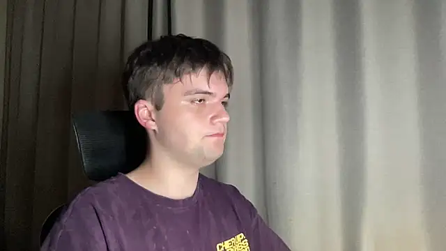 Snapshot of superfluboy_ chatting on October 24, 2025, 8:19 pm superfluboy online show from October 24, 2025, 8:19 pm