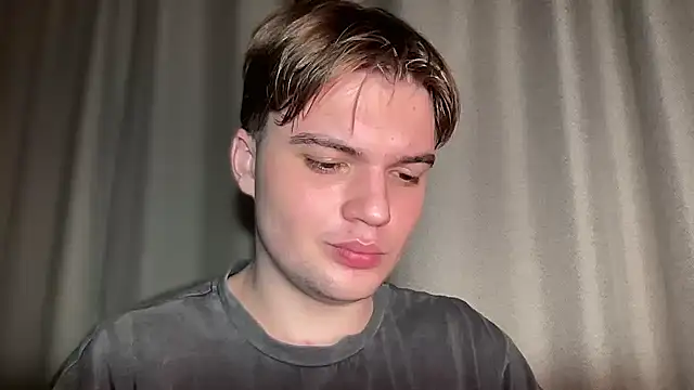 Snapshot of superfluboy_ chatting on February 14, 2025, 7:12 pm superfluboy online show from February 14, 2025, 7:12 pm