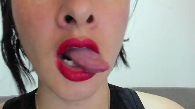 queen fetish online show from February 4, 2025, 10:54 am