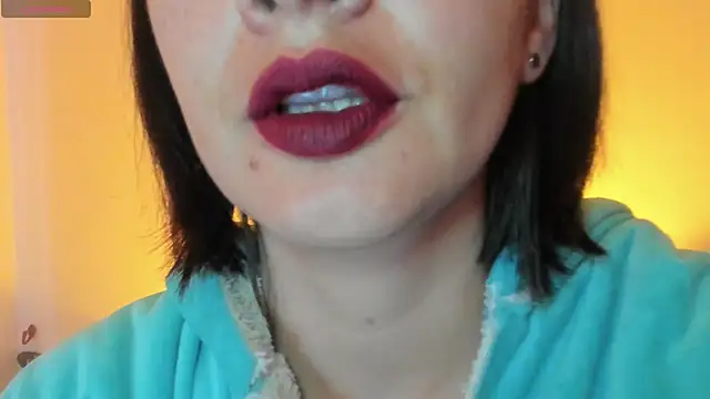 Snapshot of queen_fetish chatting on November 19, 2025, 10:48 am queen fetish online show from November 19, 2025, 10:48 am