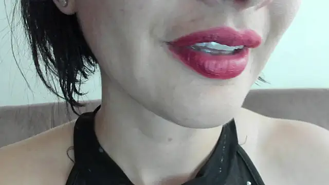 queen fetish online show from February 5, 2025, 10:44 pm