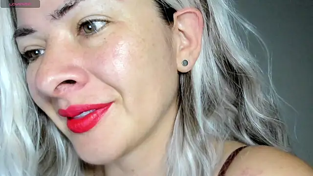 queen fetish online show from December 21, 2025, 10:39 am