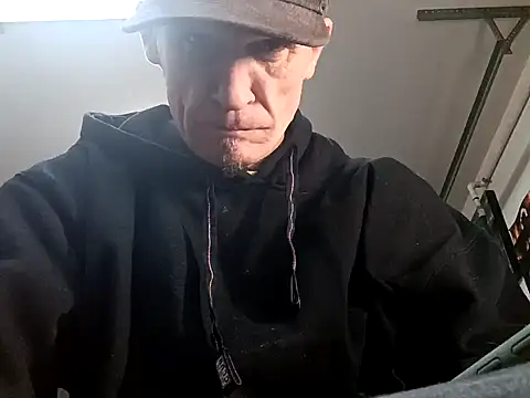 Snapshot of ironwood420 chatting on December 17, 2024, 2:33 pm ironwood420 online show from December 17, 2024, 2:33 pm