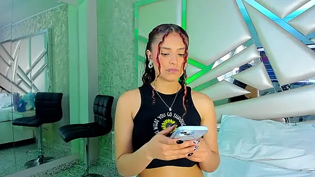 Snapshot of Miia002 chatting on November 25, 2025, 4:02 am Miia002 online show from November 25, 2025, 4:02 am