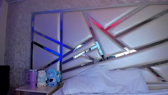 Snapshot of Miia002 chatting on November 5, 2025, 3:20 am Miia002 online show from November 5, 2025, 3:20 am