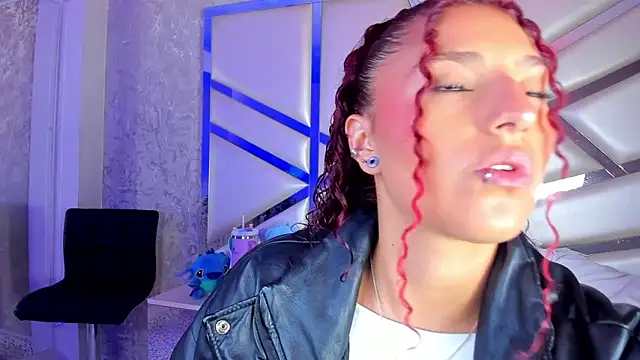 Snapshot of Miia002 chatting on October 29, 2025, 4:33 am Miia002 online show from October 29, 2025, 4:33 am