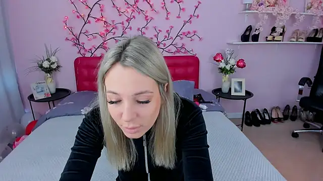 Snapshot of DanikaMorri chatting on February 17, 2025, 7:04 am DanikaMorri online show from February 17, 2025, 7:04 am