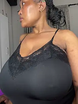 Snapshot of Bustygoddess32 chatting on June 14, 2026, 10:33 pm Bustygoddess32 online show from June 14, 2026, 10:33 pm