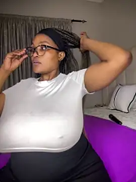 Snapshot of Bustygoddess32 chatting on May 21, 2026, 10:18 pm Bustygoddess32 online show from May 21, 2026, 10:18 pm