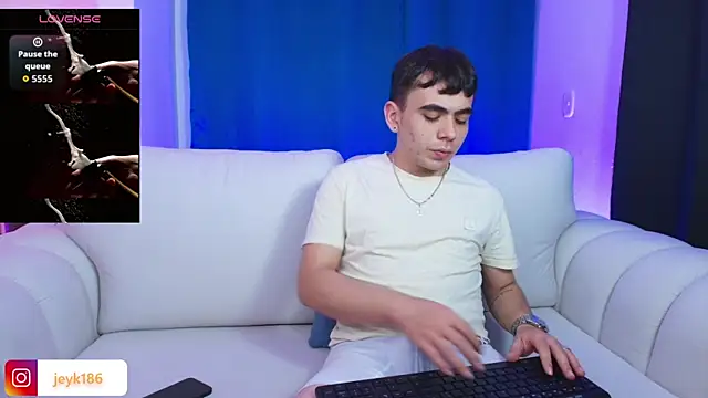 Snapshot of Jey_keler1 chatting on November 23, 2025, 2:32 am Jey keler1 online show from November 23, 2025, 2:32 am