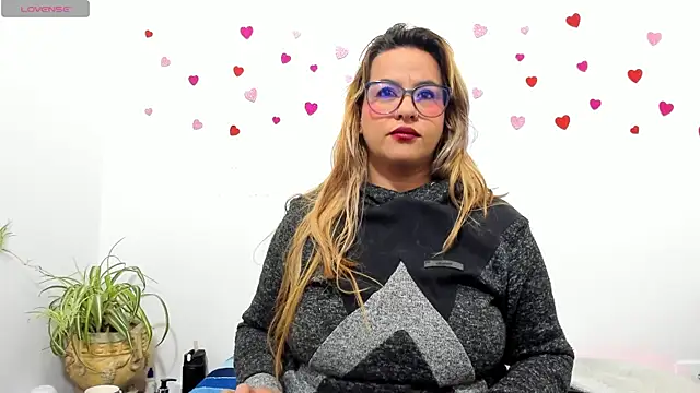 hazel 34 online show from October 7, 2025, 8:48 am