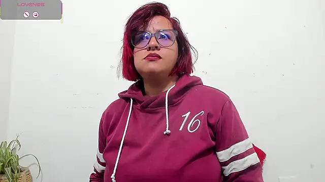 Snapshot of hazel_34 chatting on March 12, 2026, 9:35 am hazel 34 online show from March 12, 2026, 9:35 am