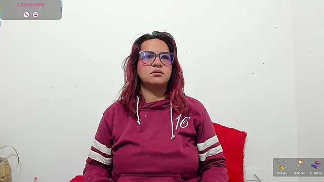 Snapshot of hazel_34 chatting on March 6, 2026, 8:42 am hazel 34 online show from March 6, 2026, 8:42 am