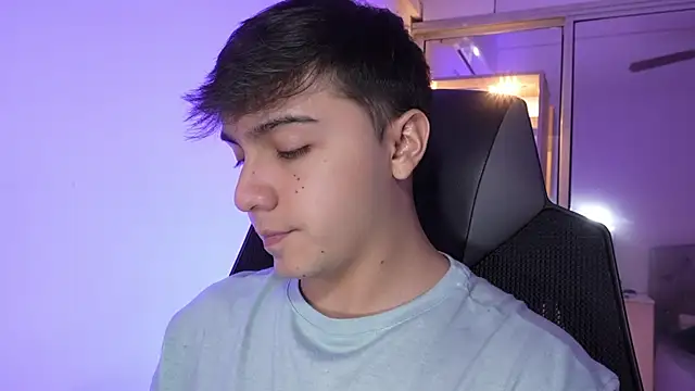 Snapshot of aron__cooper chatting on November 13, 2025, 9:51 pm aron cooper online show from November 13, 2025, 9:51 pm