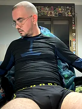 Snapshot of S921993 chatting on October 13, 2025, 8:43 pm S921993 online show from October 13, 2025, 8:43 pm