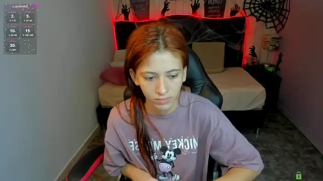 julieth love  online show from October 28, 2025, 1:10 pm