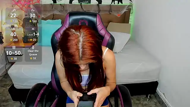 julieth love  online show from October 18, 2025, 1:13 pm