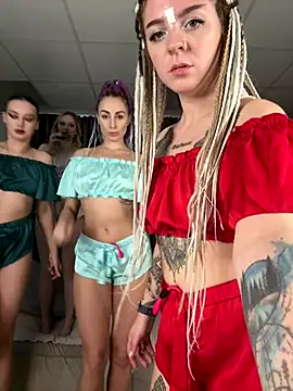 Snapshot of RollingGirls chatting on October 18, 2025, 1:02 pm RollingGirls online show from October 18, 2025, 1:02 pm