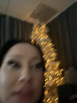 Snapshot of RollingGirls chatting on December 5, 2025, 1:10 pm RollingGirls online show from December 5, 2025, 1:10 pm