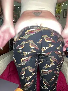 TrenaAnne online show from October 21, 2025, 2:27 pm