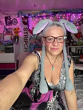 Snapshot of TrenaAnne chatting on March 29, 2026, 2:52 pm TrenaAnne online show from March 29, 2026, 2:52 pm