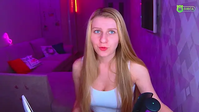 AmaliaQueen online show from February 1, 2026, 5:44 pm