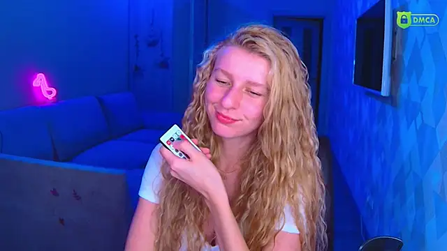 AmaliaQueen online show from November 28, 2025, 3:23 pm