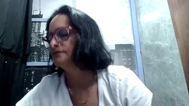 Nastylatinaxxx online show from December 15, 2025, 12:33 pm