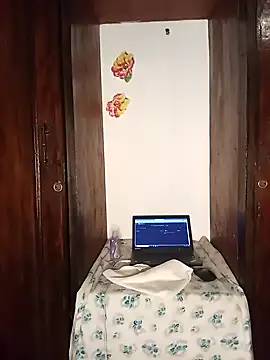 Snapshot of The-Peach-Flexer chatting on October 25, 2025, 10:43 pm The-Peach-Flexer online show from October 25, 2025, 10:43 pm